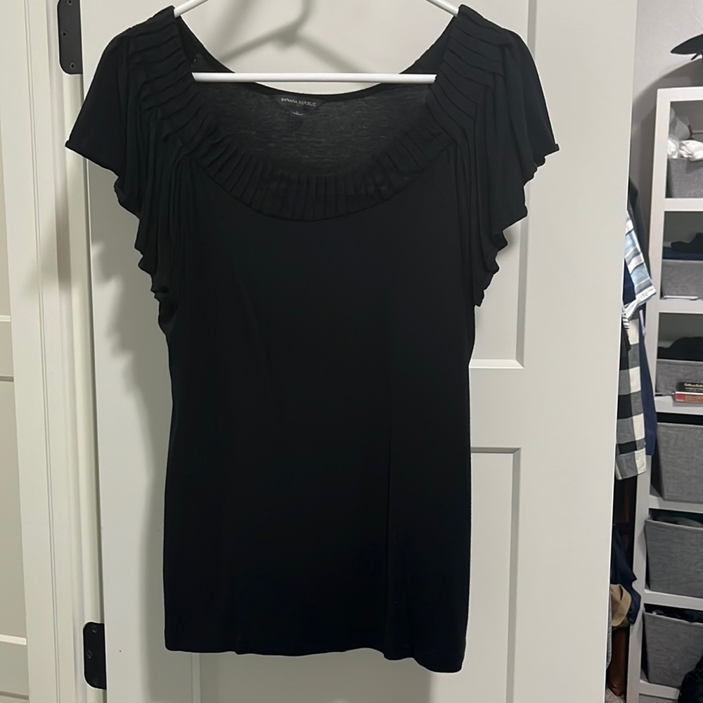 Banana Republic black top. Size large.